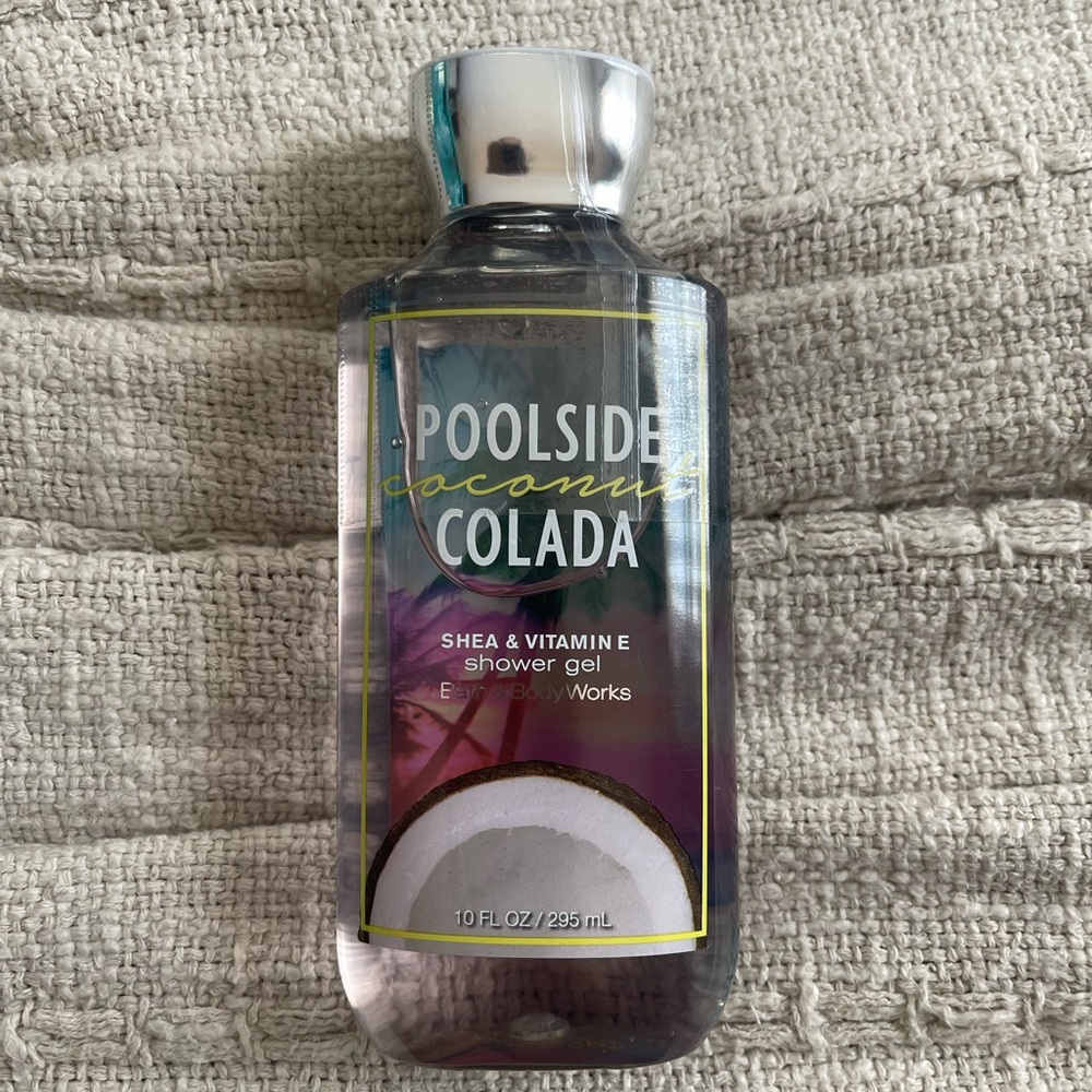 🏊‍♂️BBW Poolside Coconut Colada shower gel!🏊‍♂️